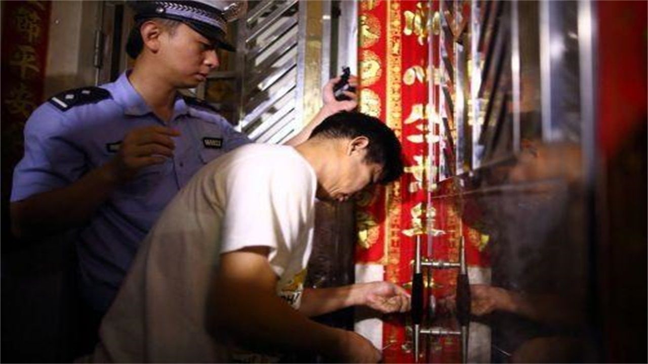 安阳请开锁师傅开了锁后，师傅为什么一般都不进门，就算主人请也不进去？